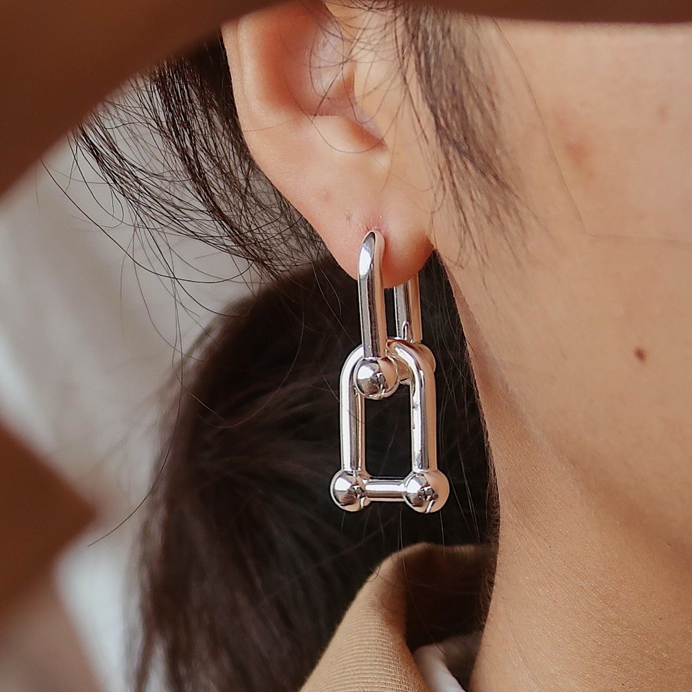 NEW 18K White Gold Plated Chunky Link Earrings - Picture 1 of 2